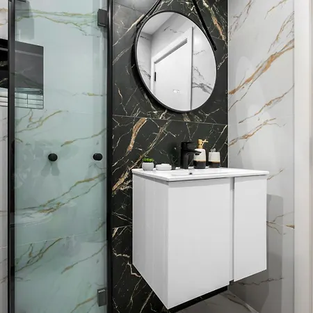 Brand New Luxury 1br In W/ Terrace Apartment *