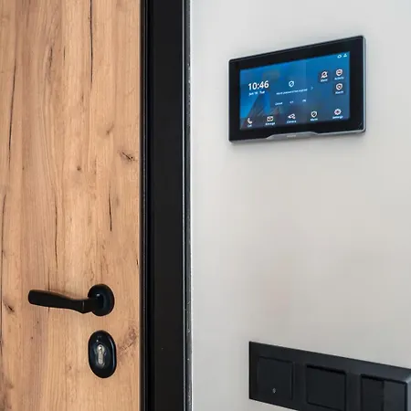 Brand New Luxury 1br In W/ Terrace Apartment *